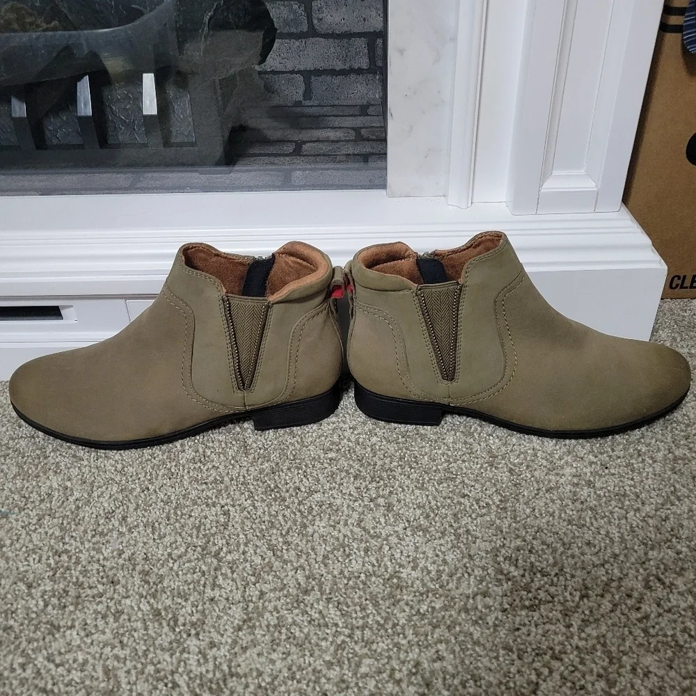 Cobb Hill Boots Womens Green And Brown Ankle Bootie Side Zip, Size 9.5